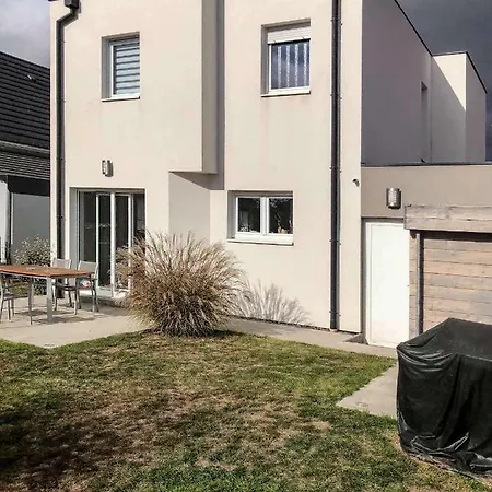 Dom wakacyjny Belle Maison Avec Jardin A *